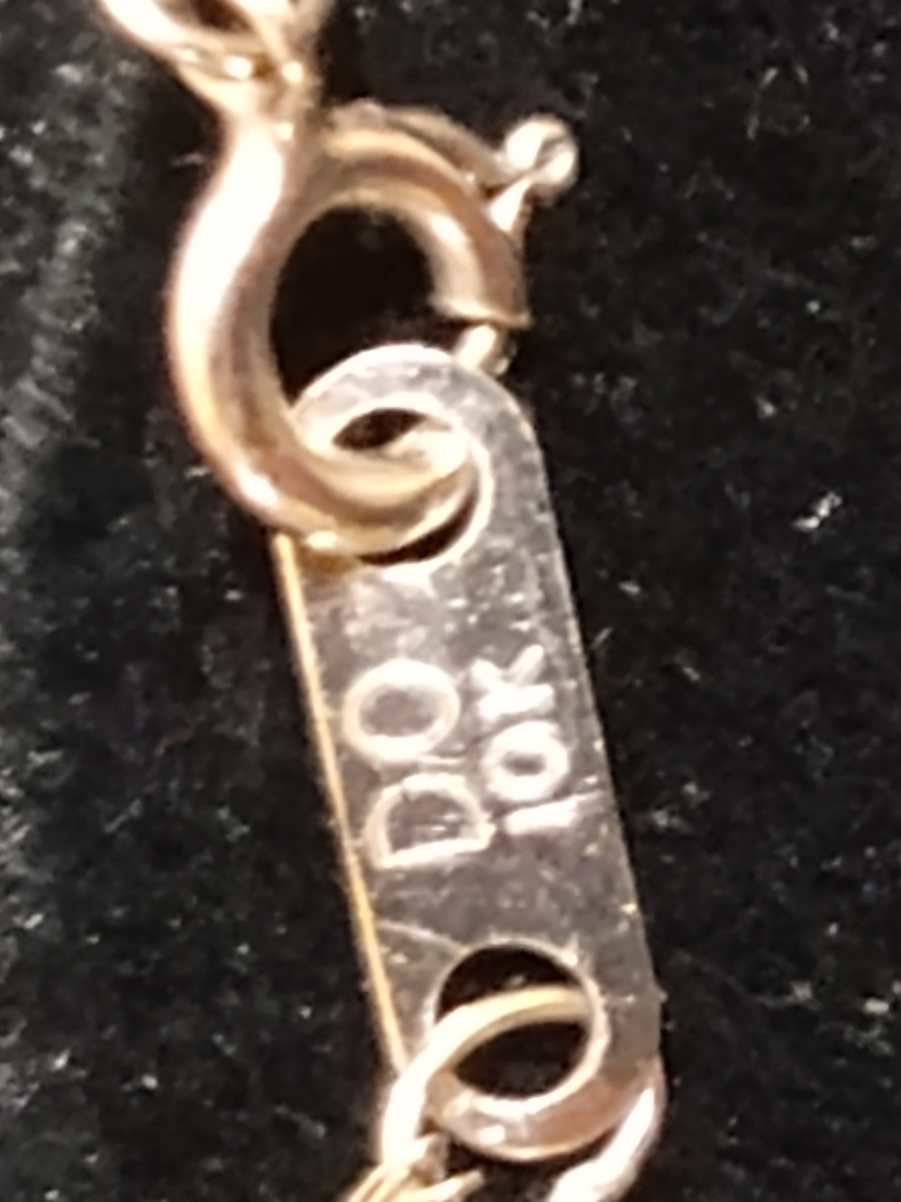 Stunning 10 Karat Diamond Necklace With Pendant With Love Around The Rear - Picture 5 of 9
